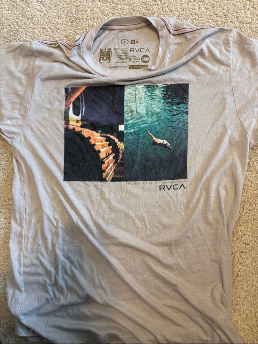 RVCA Light Gray Short-Sleeve Swim Rash Guard with Dive Photographic Panel